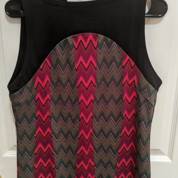 Tracy Negoshian Zigzag Sheath Dress NWT Size Med - Picture 8 of 12
